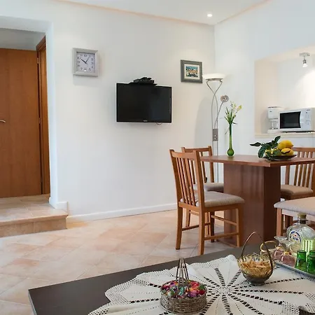 Ana Apartment *