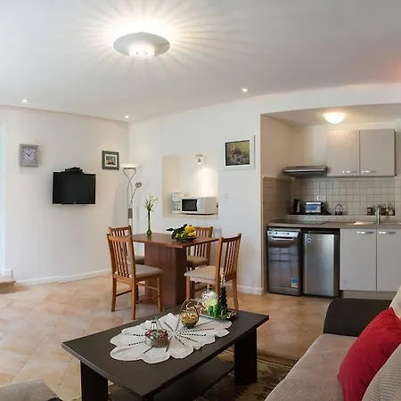 Apartment Ana *