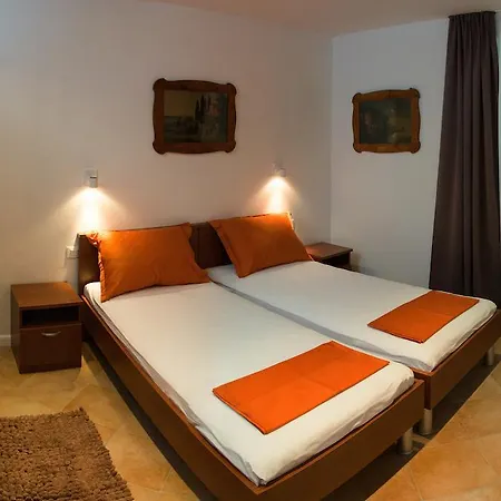 Ana Apartment *