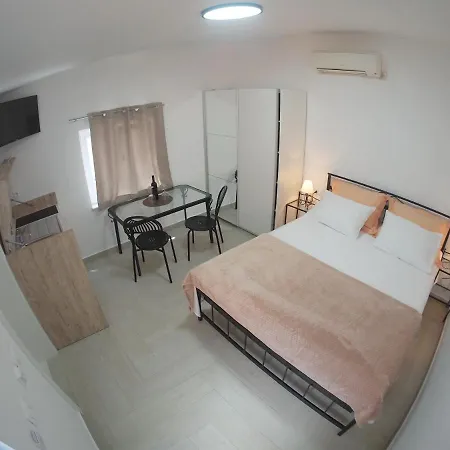 Ana Apartment *