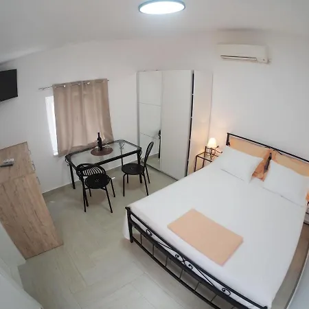 Ana Apartment *